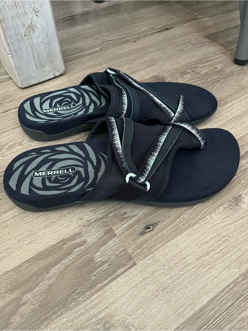 NWOT Merrell sandals/11